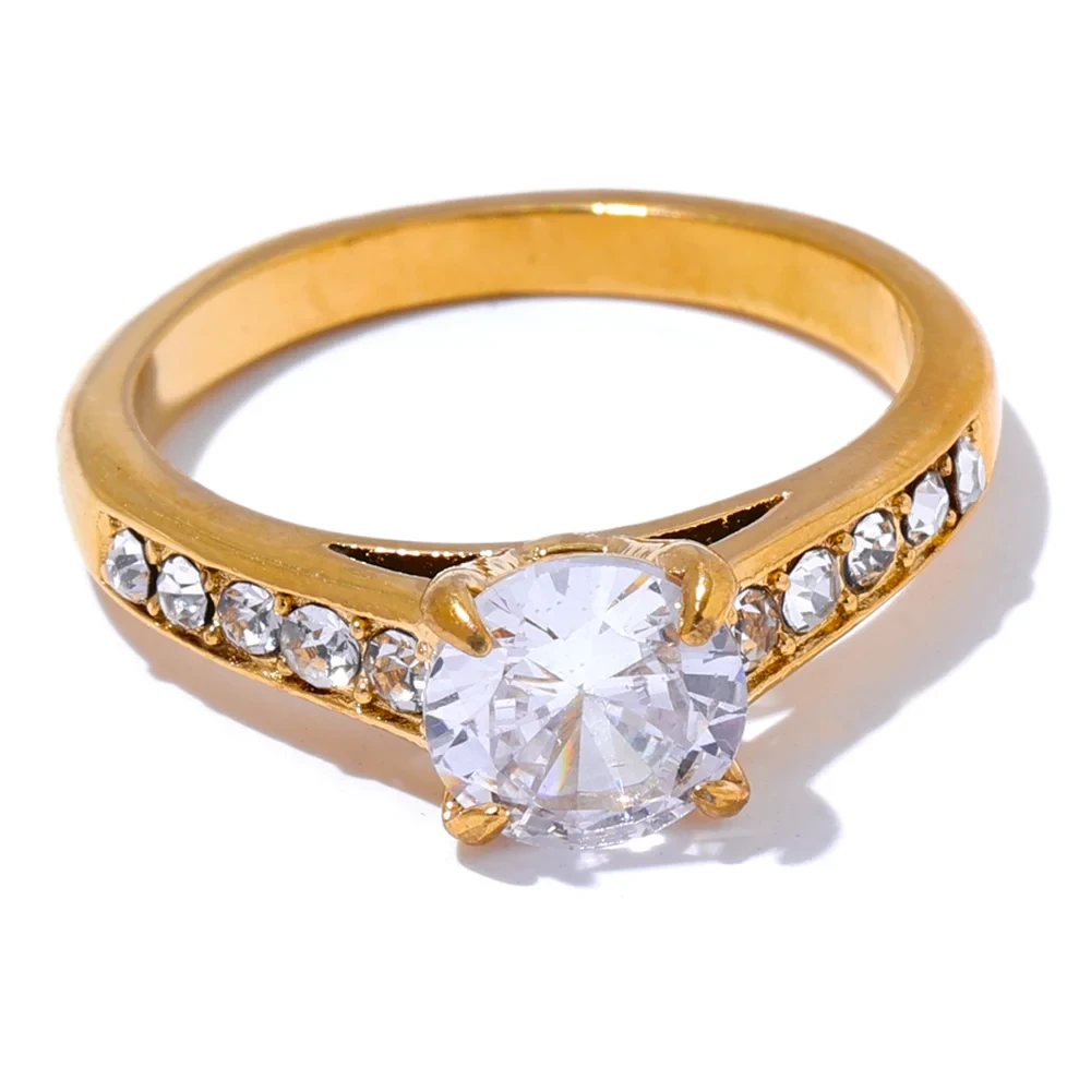 Isalene  Ring Gold / 6 Radiance Solitaire Pavé Ring