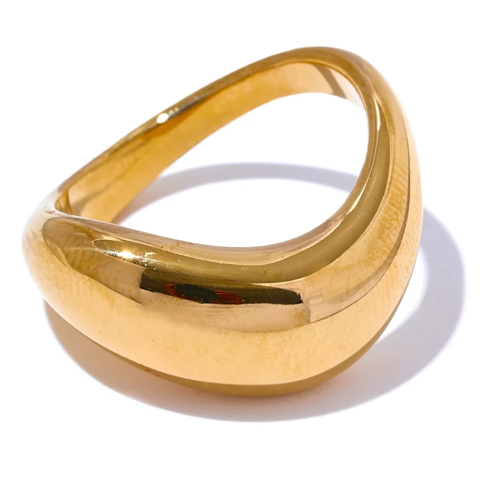 Isalene  Ring Gold / 6 Sculpted Bold Wave Ring
