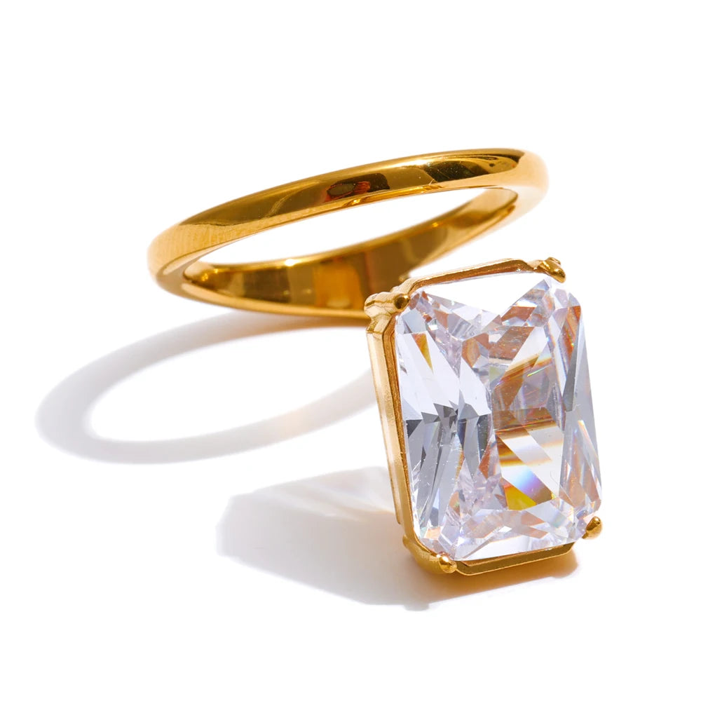 Isalene  Ring Gold / 6 Seraphina Radiance Ring