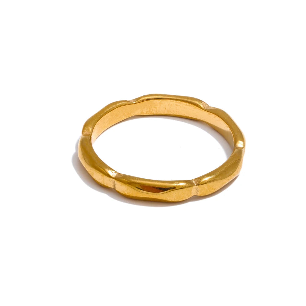 Isalene  Ring Gold / 6 Sierra Smooth Textured Band