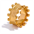 Isalene  Ring Gold / 6 Solara Stud Band