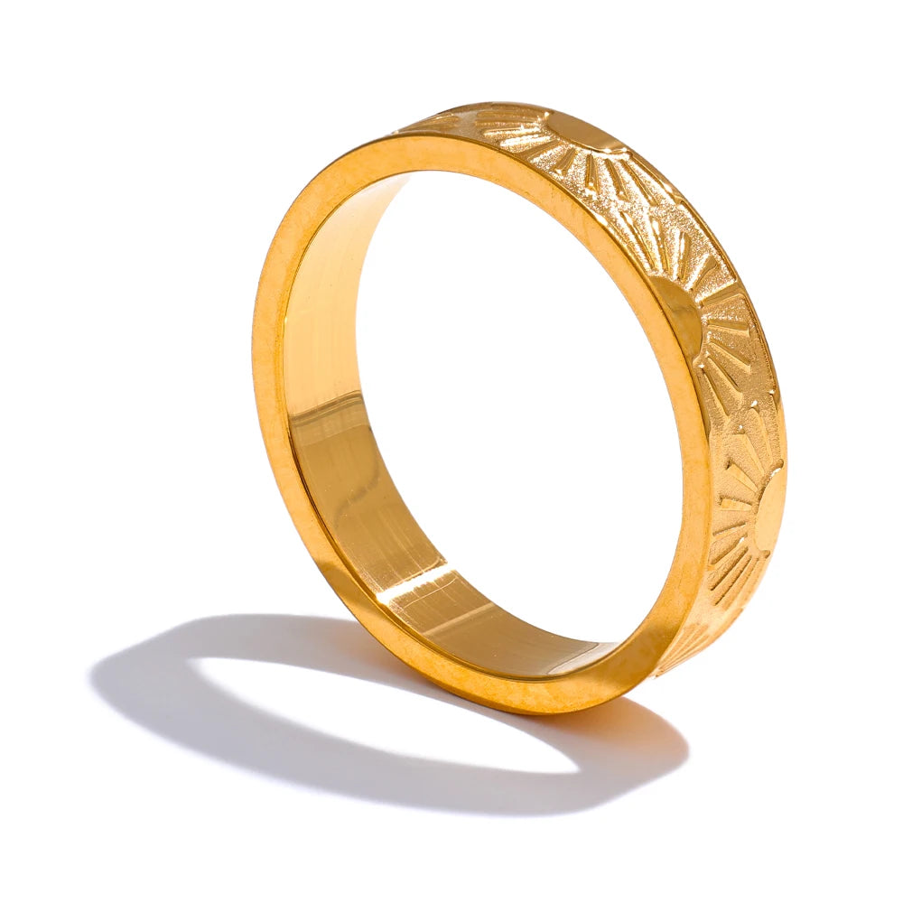 Isalene  Ring Gold / 6 Solstice Sun Band