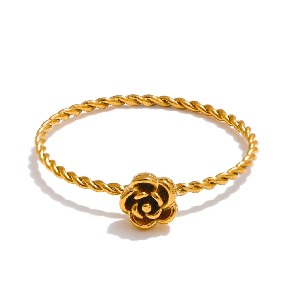 Isalene  Ring Gold / 6 Twisted Rose Band Ring