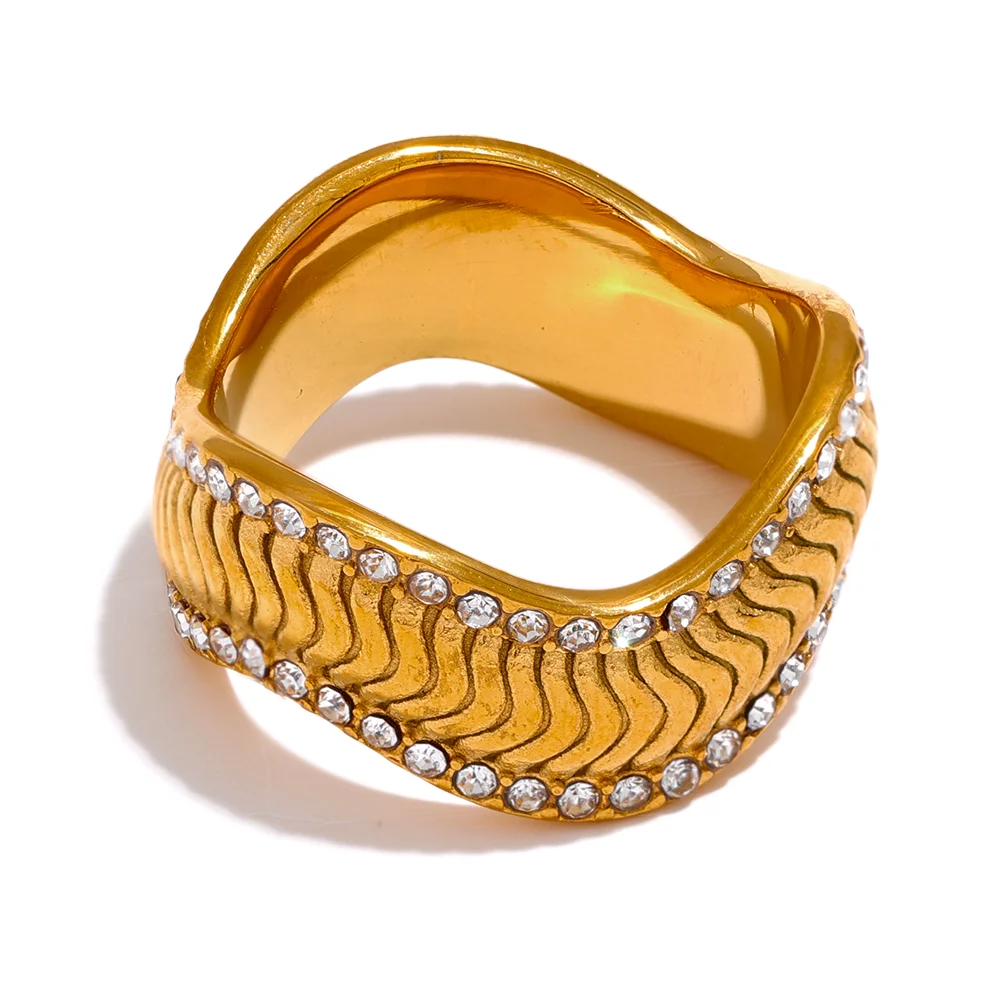 Isalene  Ring Gold / 6 Wavecrest Pavé Ring