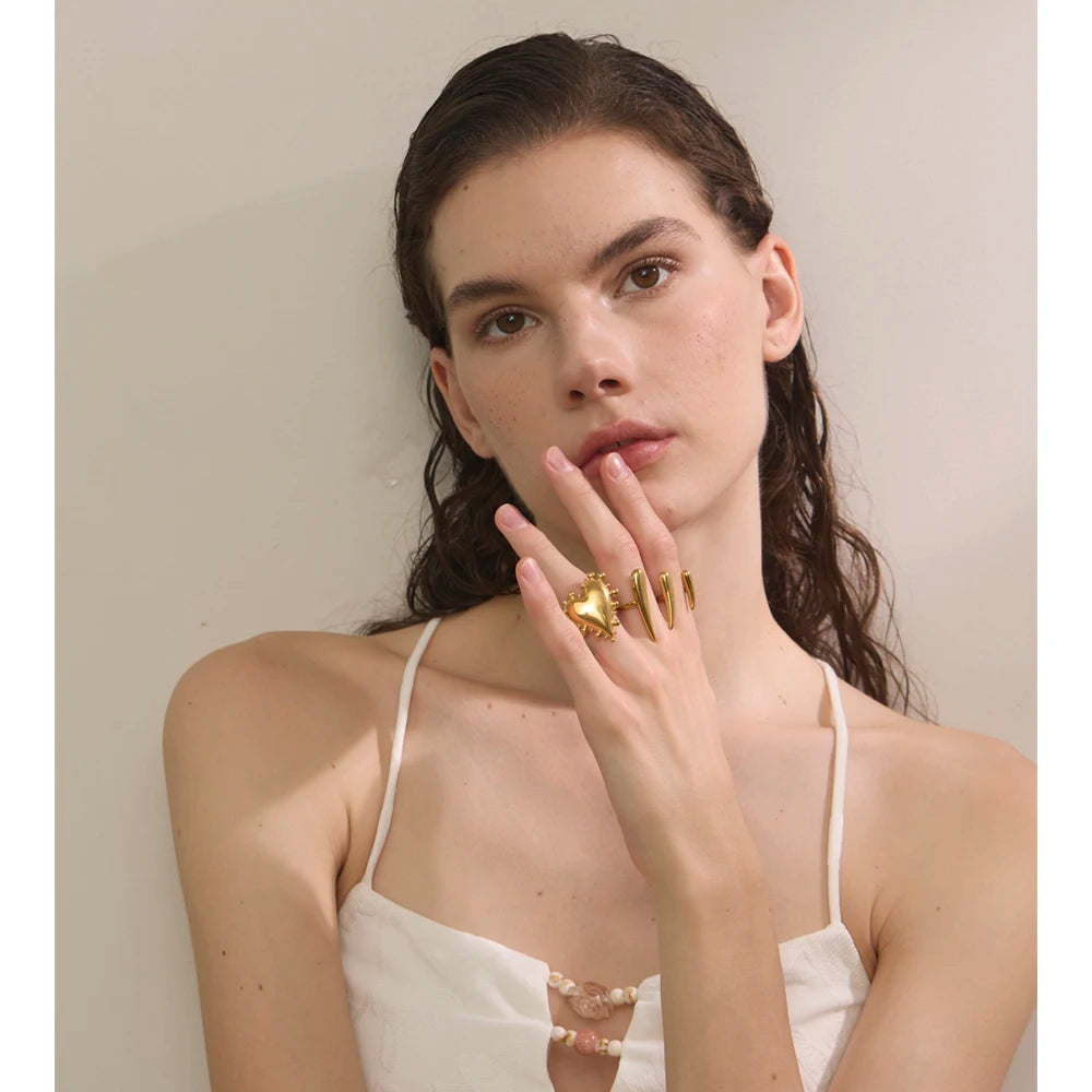 Isalene  Ring Gold / 7 Valerie Heart Statement Ring