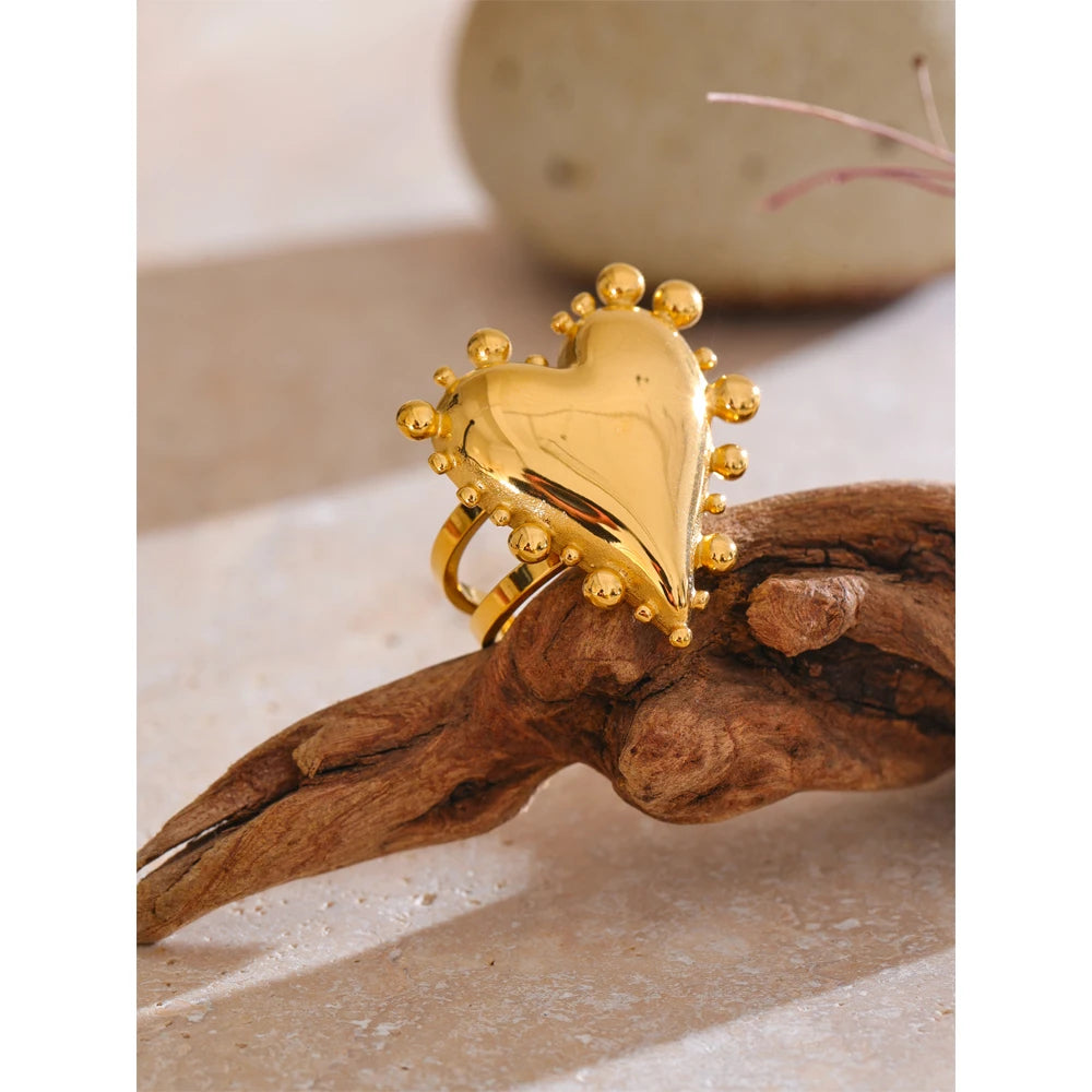 Isalene  Ring Gold / 7 Valerie Heart Statement Ring