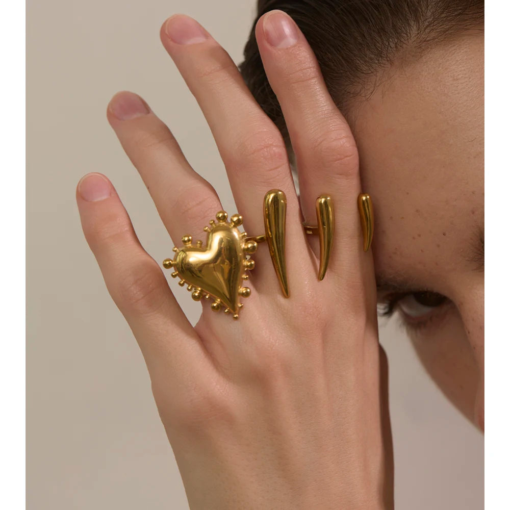 Isalene  Ring Gold / 7 Valerie Heart Statement Ring