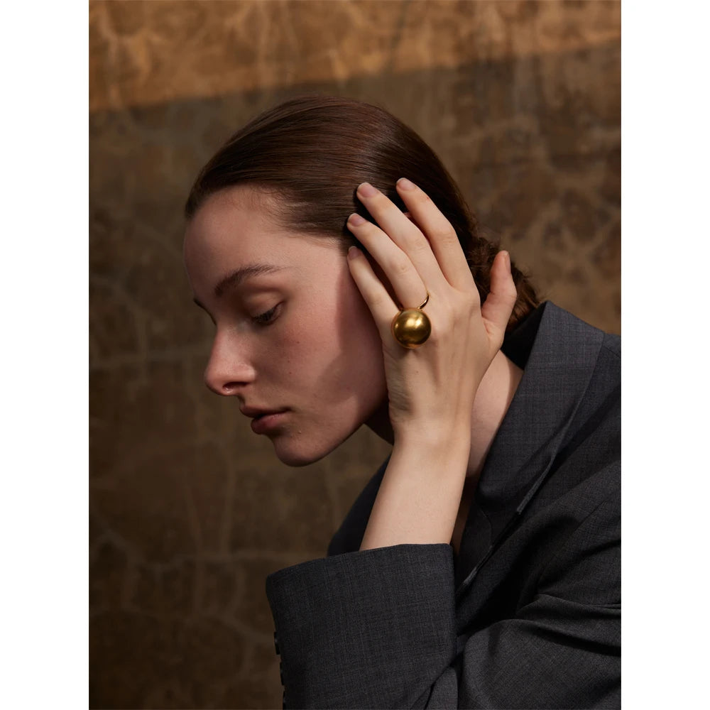 Isalene  Ring Gold / Adjustable Aura Line Ring