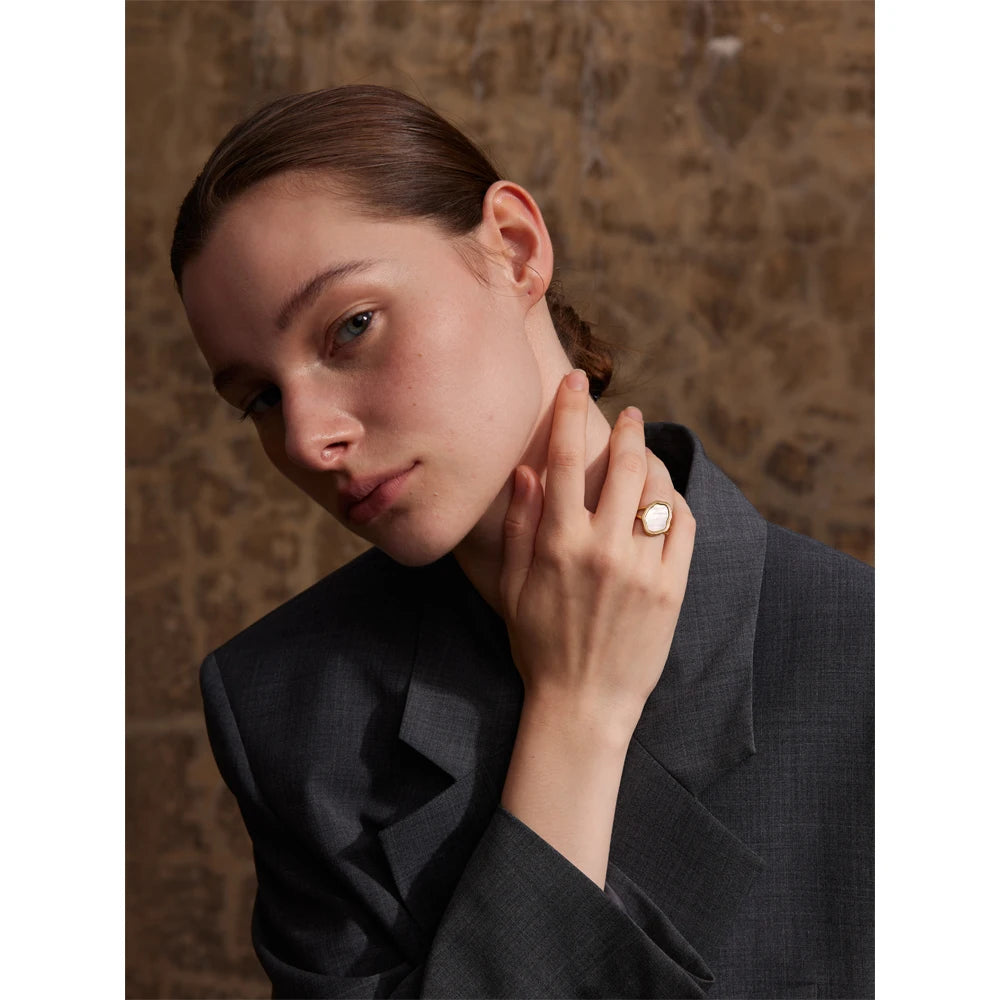 Isalene  Ring Gold / Adjustable Luma Halo Stone Ring