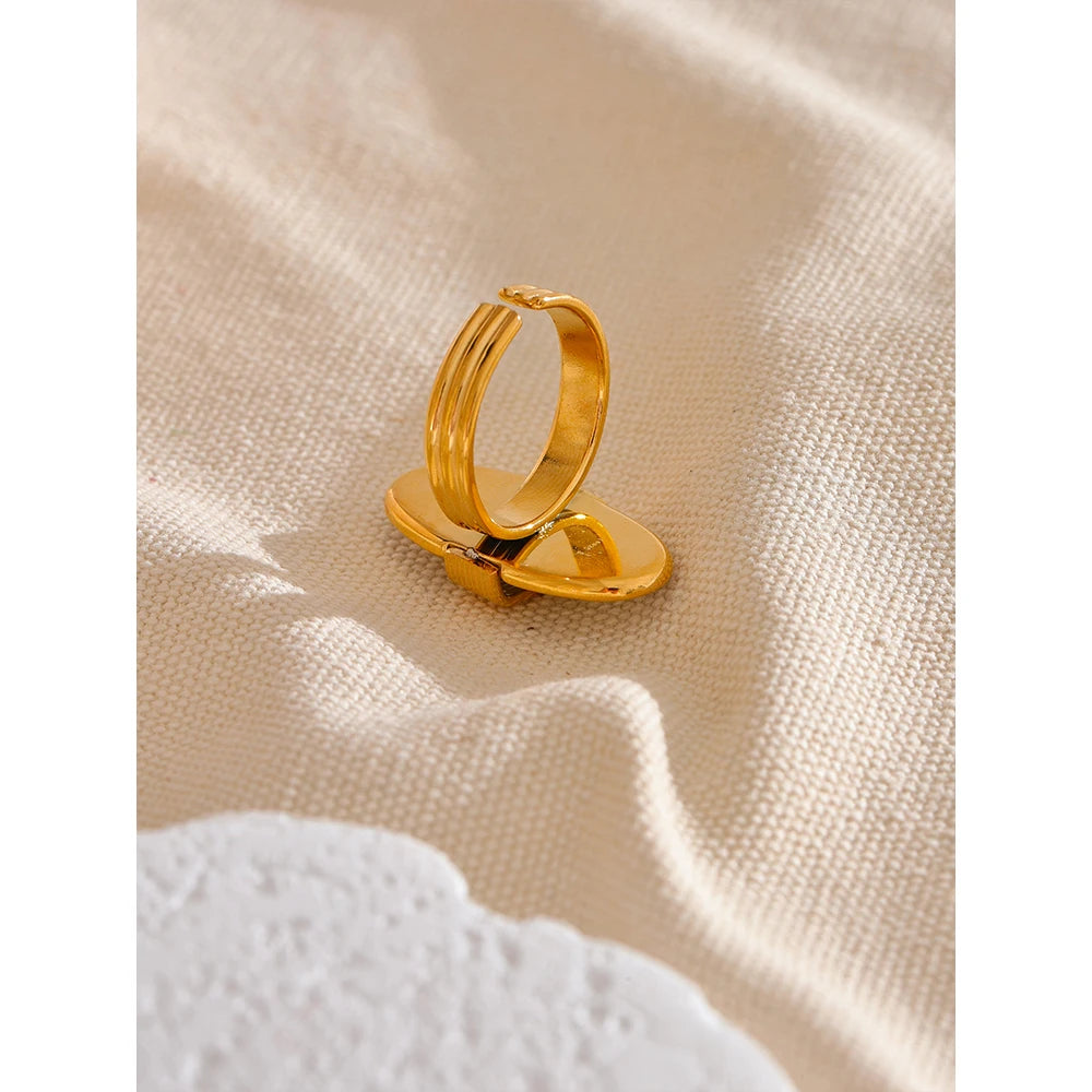 Isalene  Ring Gold / Adjustable Lumi Pearl Oval Ring