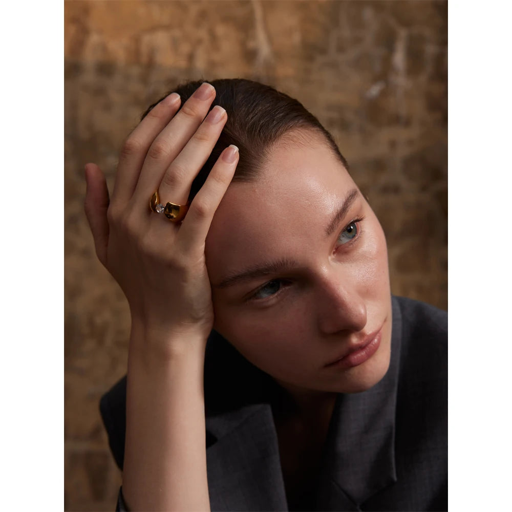 Isalene  Ring Halo Curve Ring