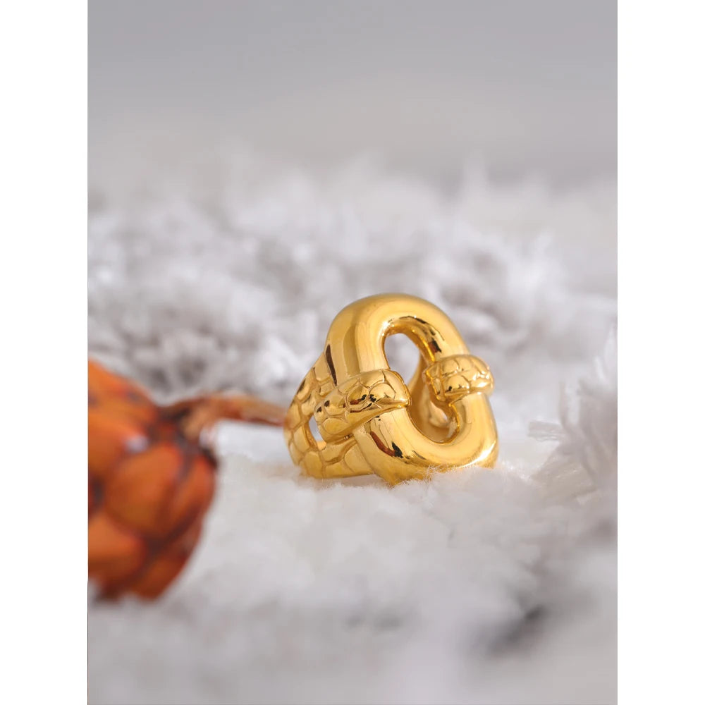 Isalene  Ring Serafina Knot Ring