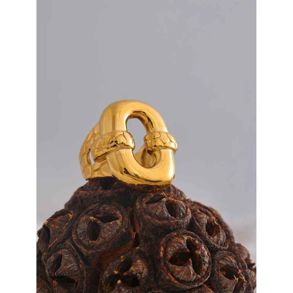 Isalene  Ring Serafina Knot Ring