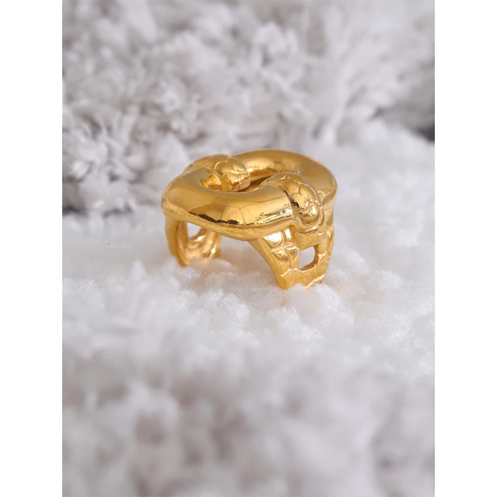 Isalene  Ring Serafina Knot Ring