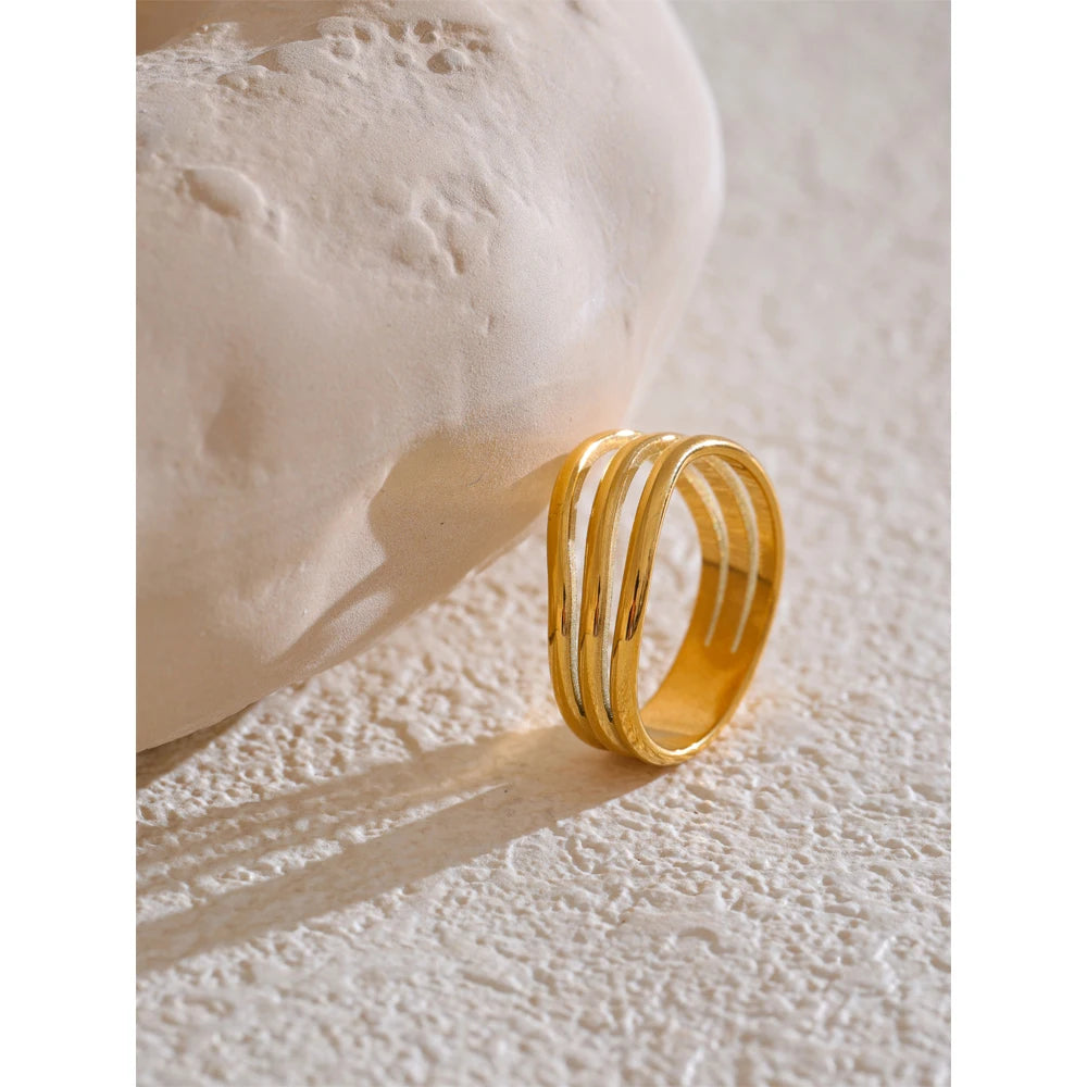 Isalene  Ring Serena Wave Band