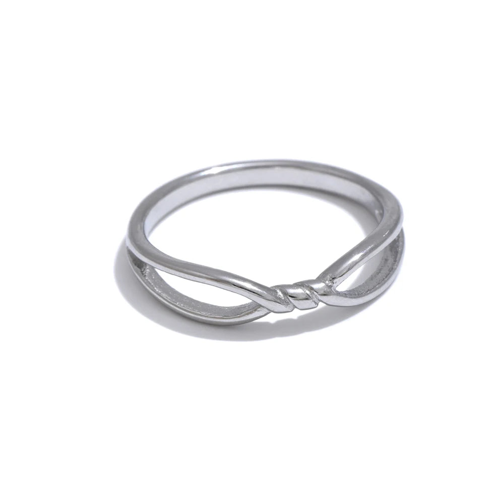 Isalene  Ring Silver / 6 Everly Knot Ring