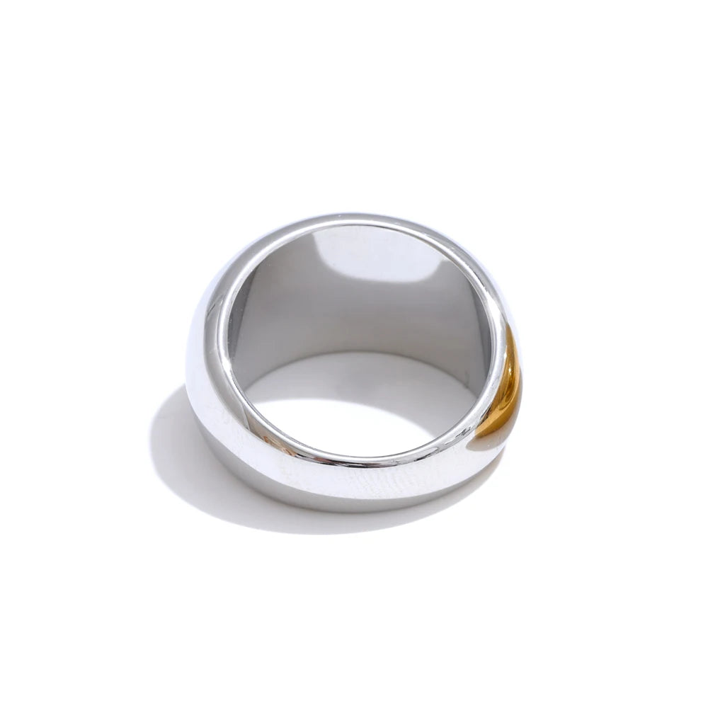 Isalene  Ring Silver / 6 Luna Dome Ring