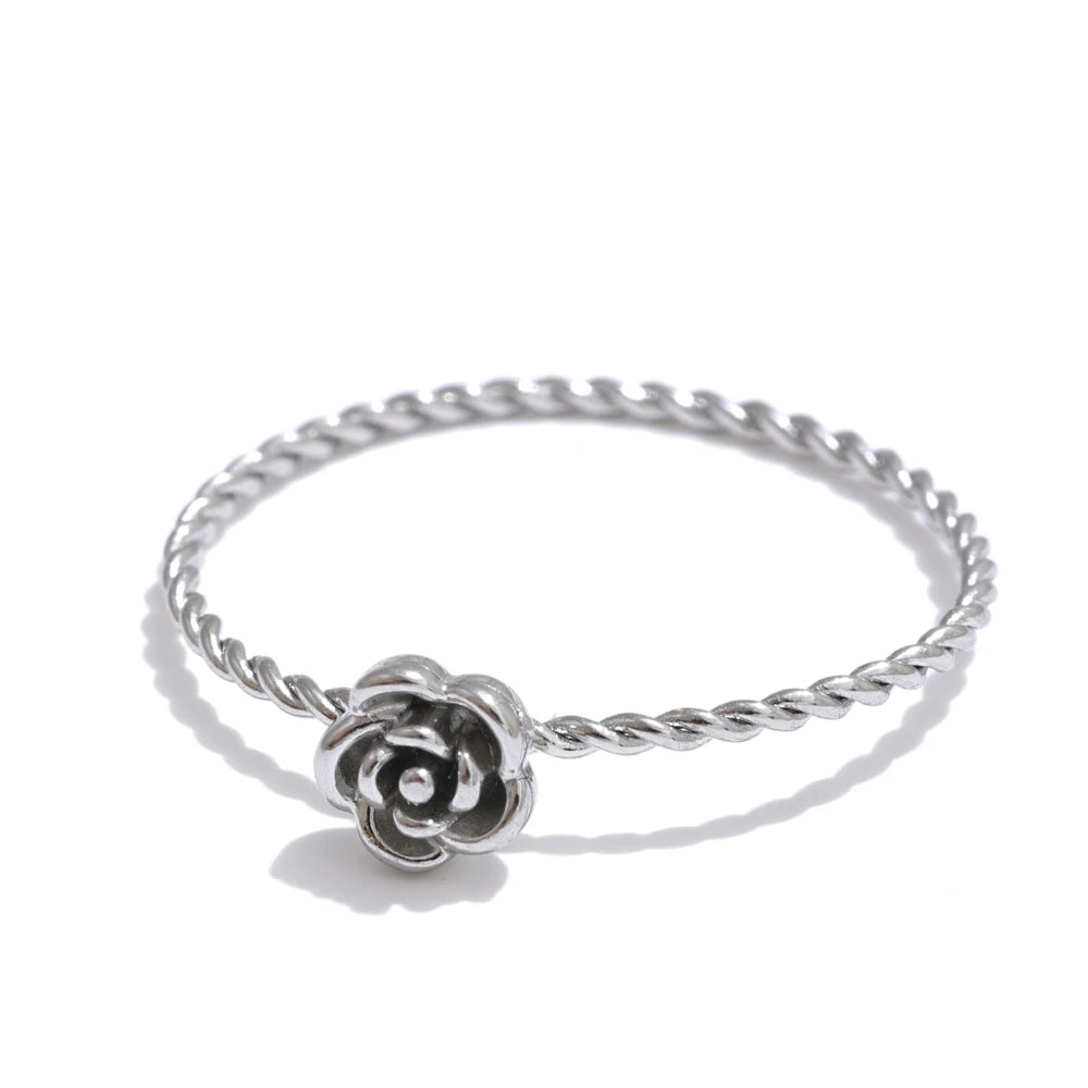 Isalene  Ring Silver / 6 Twisted Rose Band Ring