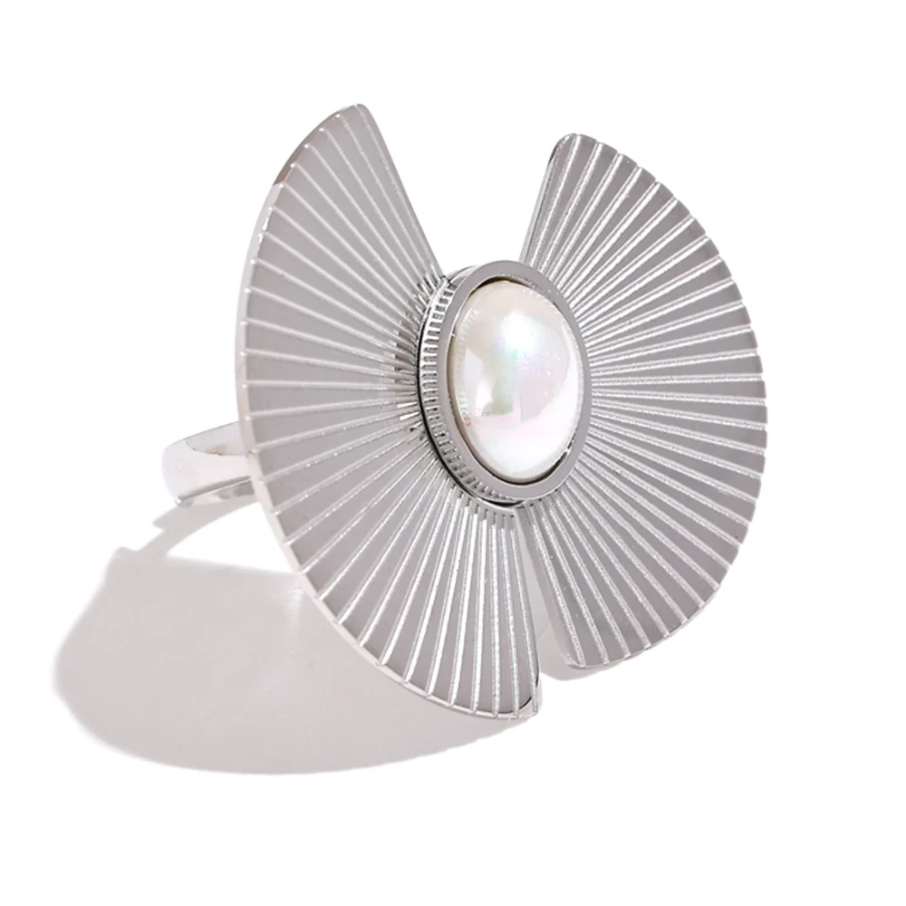 Isalene  Ring Silver / Adjustable Solara Fan Pearl Ring