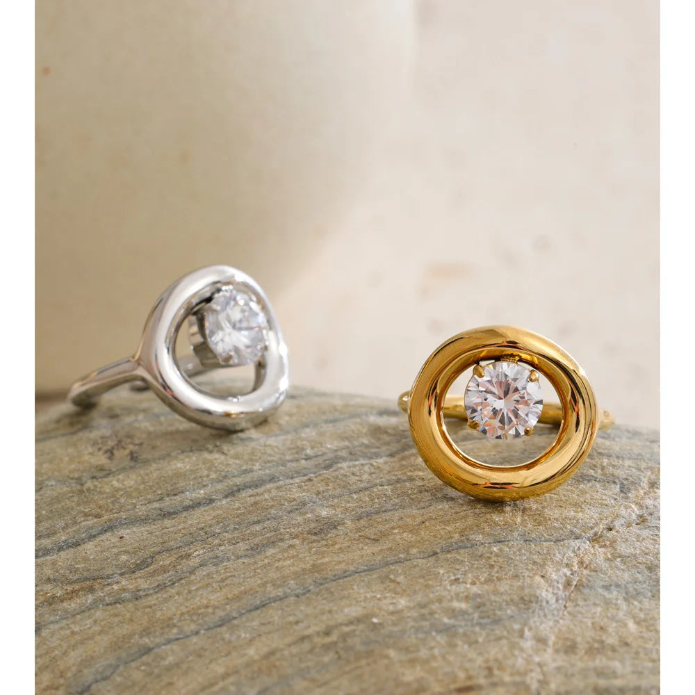 Isalene  Ring Solara Halo Ring