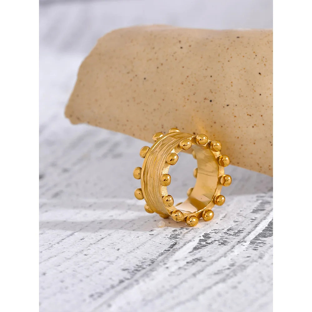 Isalene  Ring Solara Stud Band