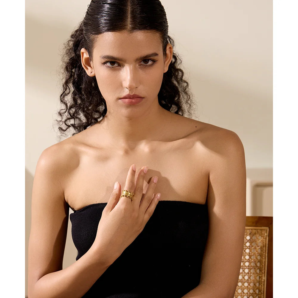 Isalene  Ring Solara Stud Band