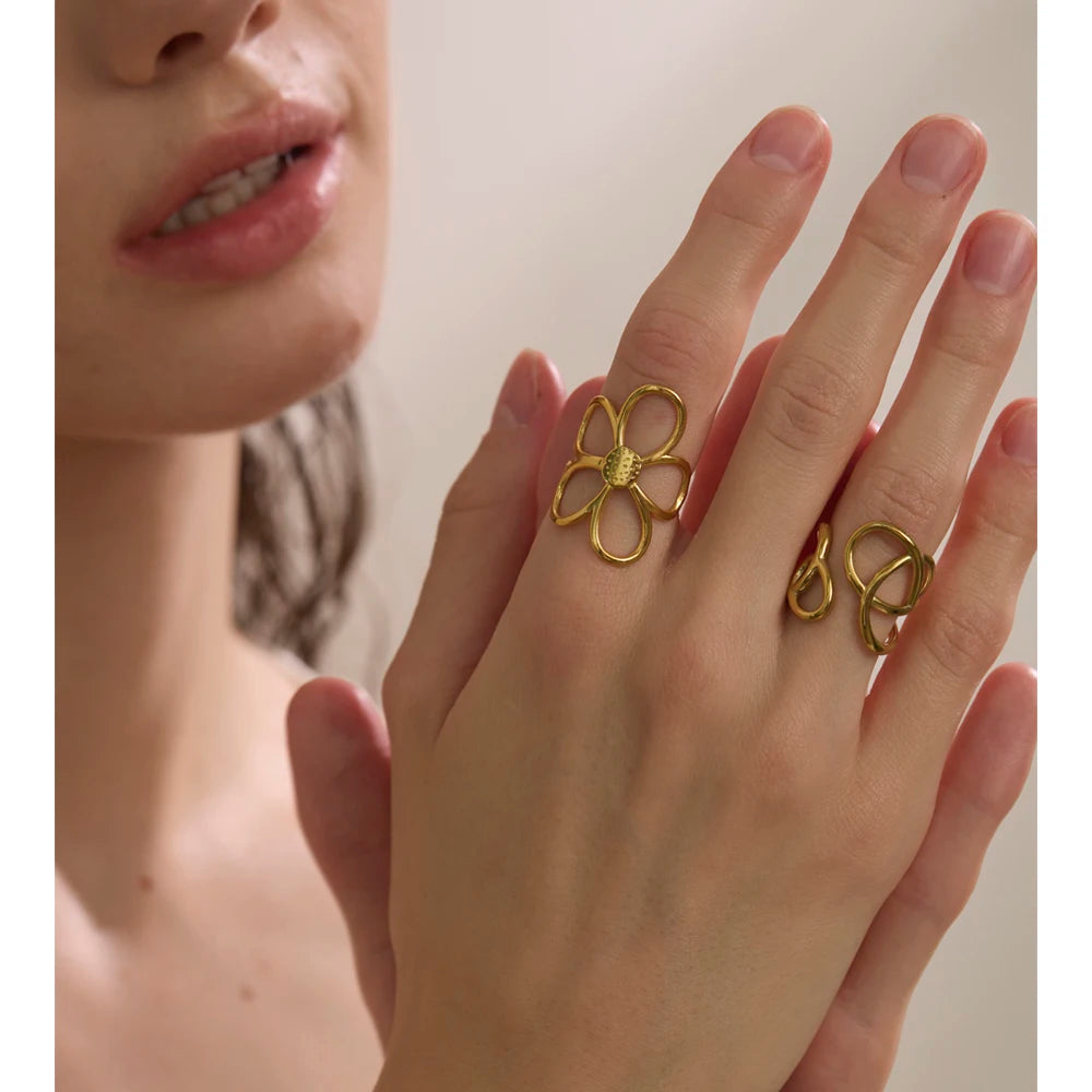 Isalene  Ring Solenne Bloom Ring