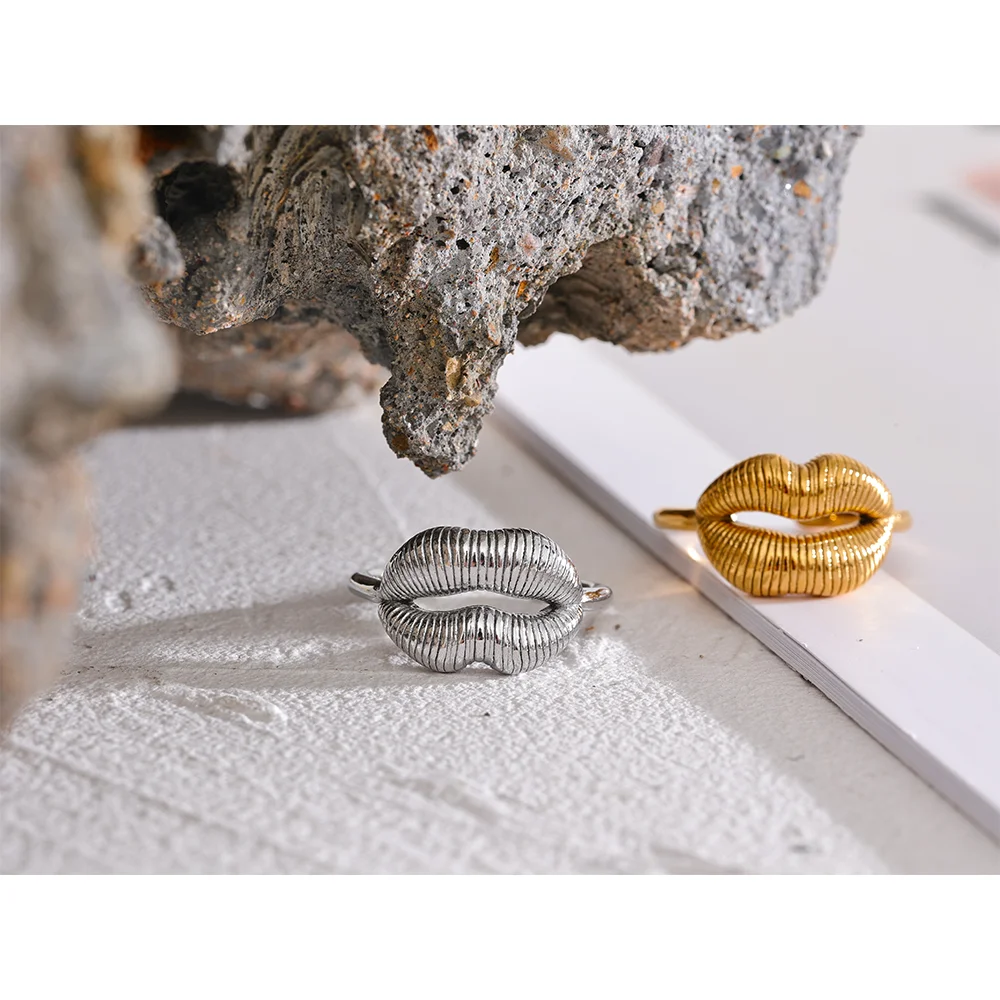 Isalene  Ring Soraya Lips Statement Ring
