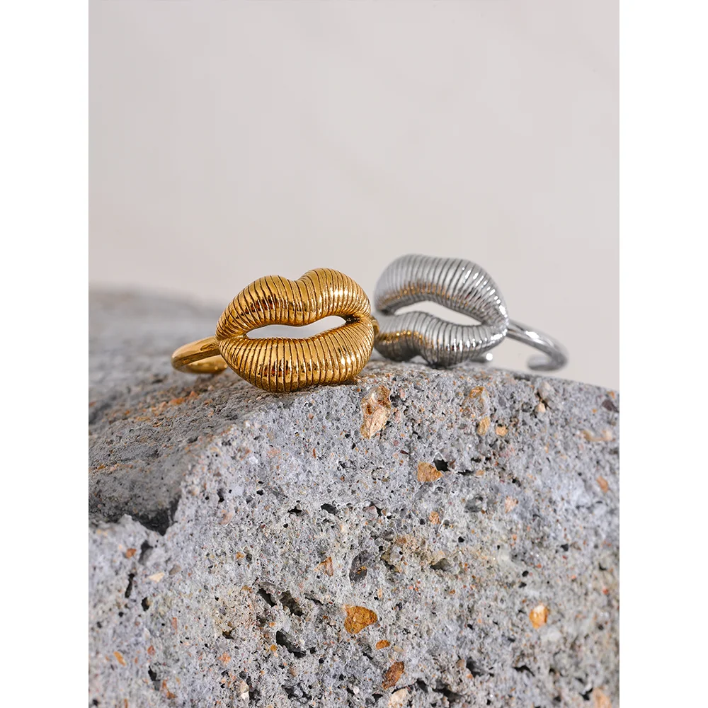 Isalene  Ring Soraya Lips Statement Ring